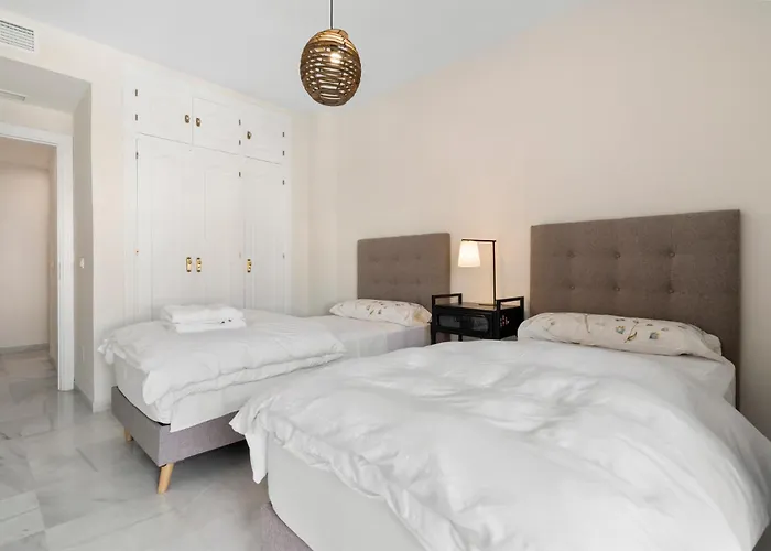 Sea View 2-bedroom With Pool Appartamento