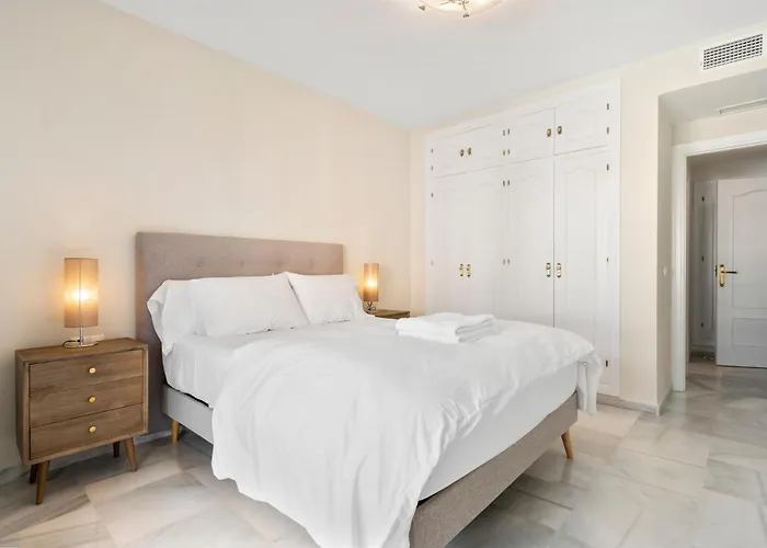 Appartamento Sea View 2-bedroom With Pool
