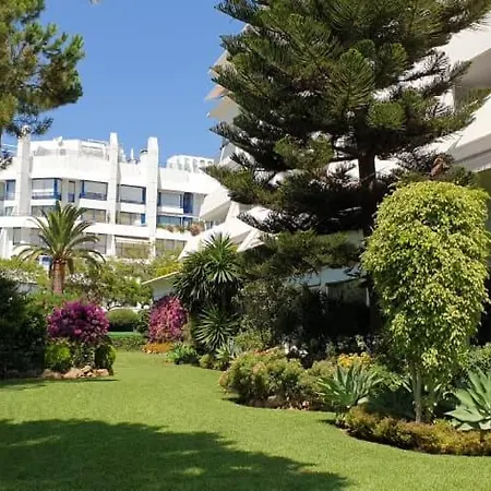 Sea View 2-bedroom With Pool Appartamento