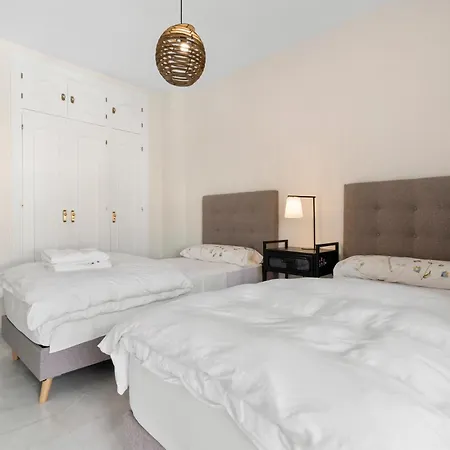 Sea View 2-bedroom With Pool Appartamento