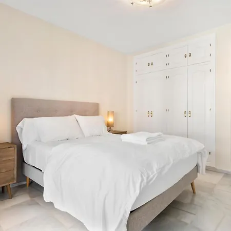 Appartamento Sea View 2-bedroom With Pool
